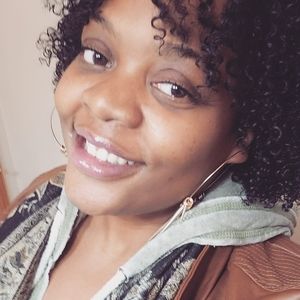 Meet your Posher, Simone